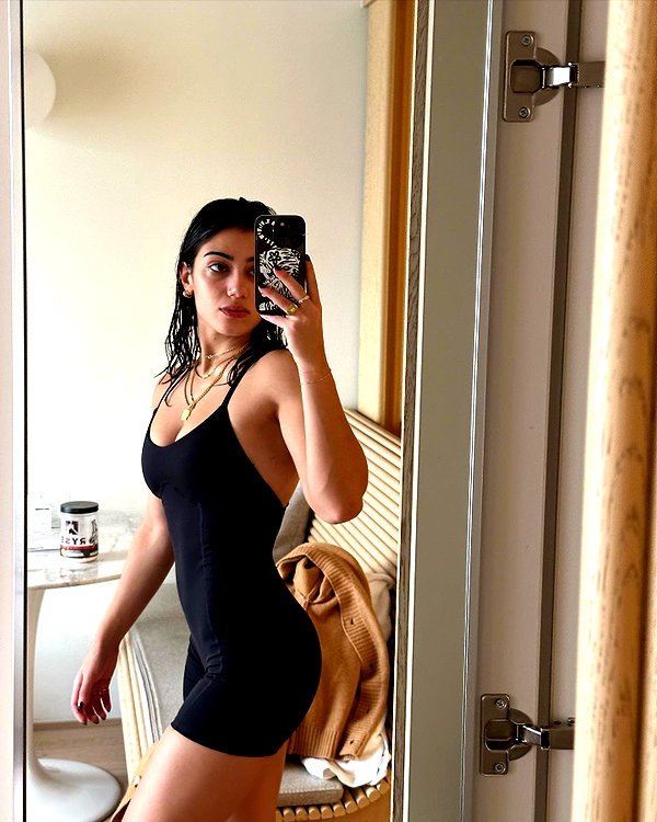 sarasaffari__ instagram image archive image