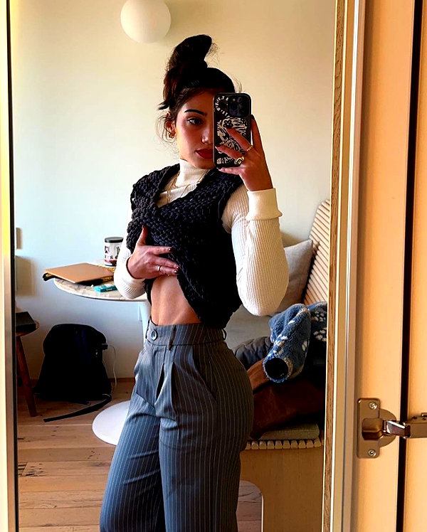 sarasaffari__ instagram image archive image