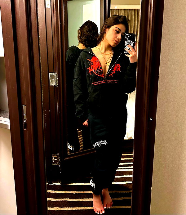 sarasaffari__ instagram image archive image