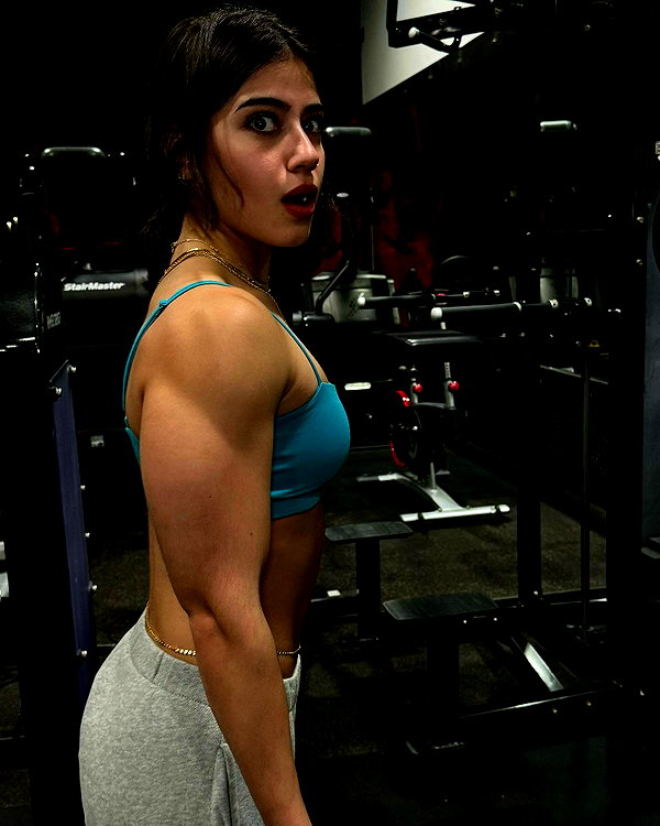 sarasaffari__ instagram image archive image