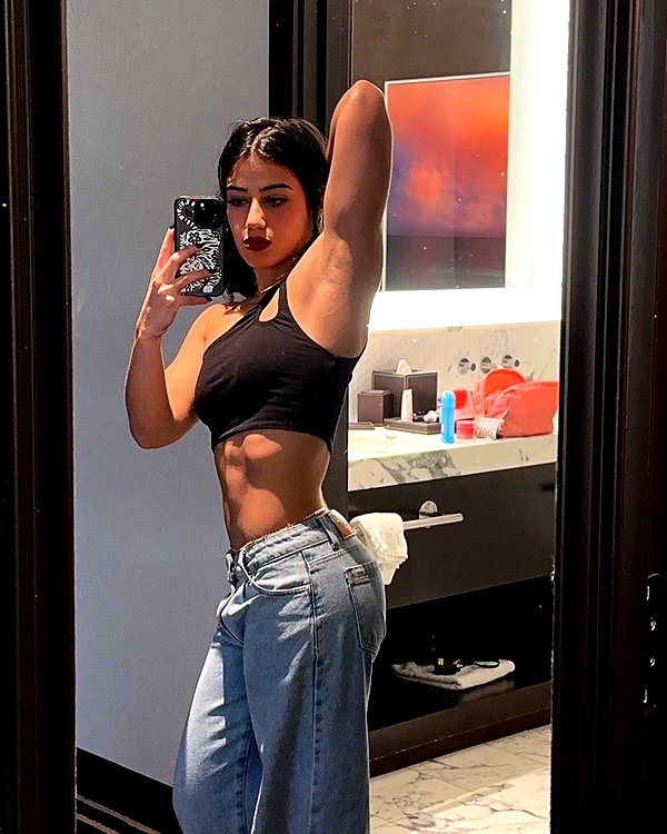sarasaffari__ instagram image archive image