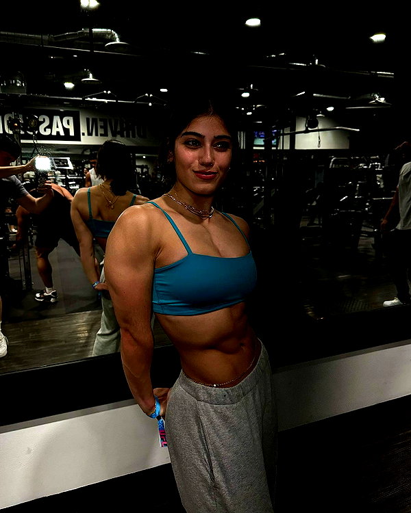 sarasaffari__ instagram image archive image