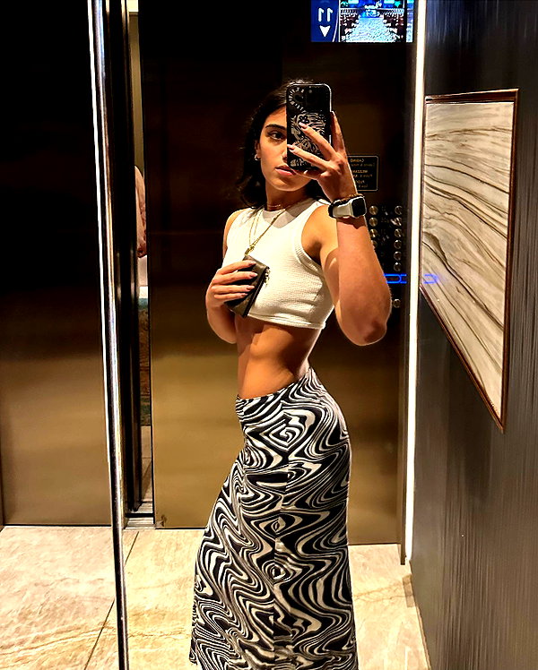 sarasaffari__ instagram image archive image
