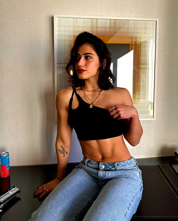 sarasaffari__ instagram image archive image