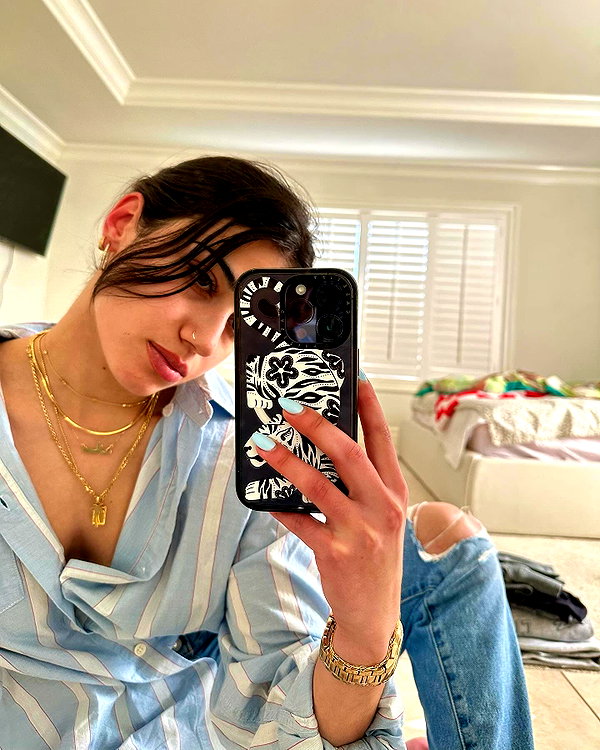 sarasaffari__ instagram image archive image
