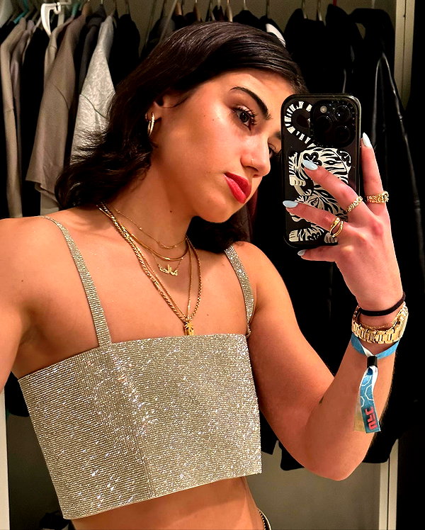 sarasaffari__ instagram image archive image