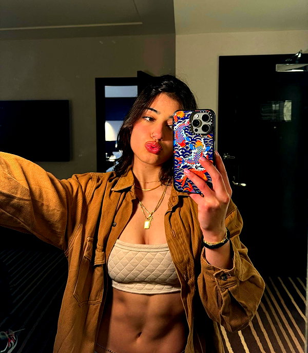 sarasaffari__ instagram image archive image