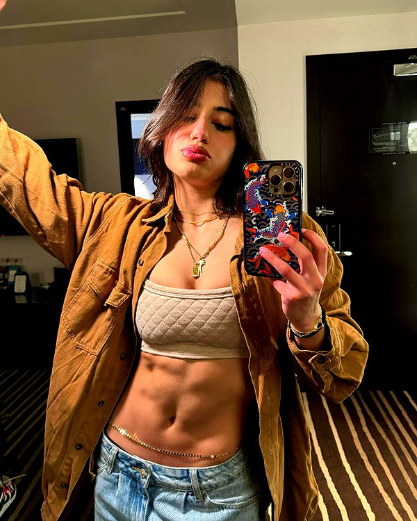 sarasaffari__ instagram image archive image