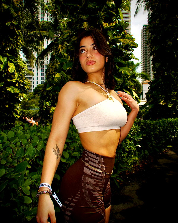 sarasaffari__ instagram image archive image