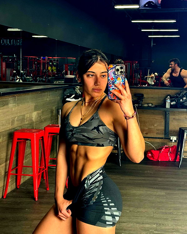 sarasaffari__ instagram image archive image