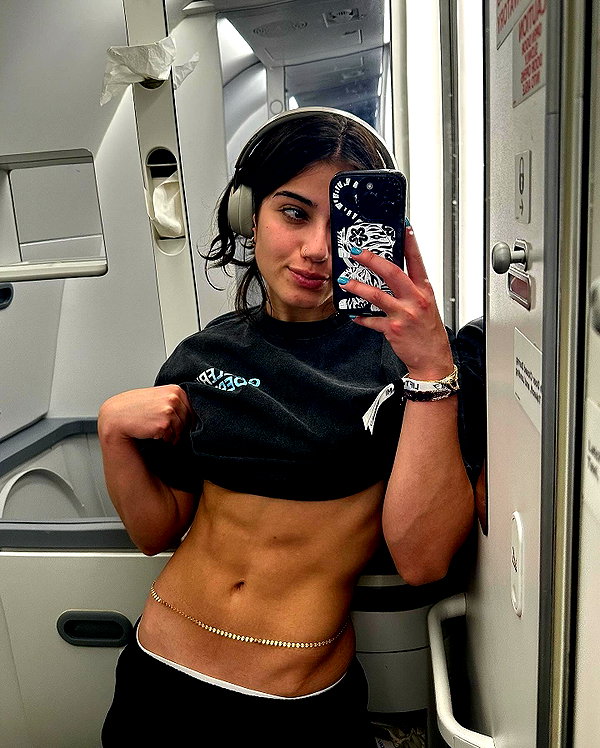 sarasaffari__ instagram image archive image