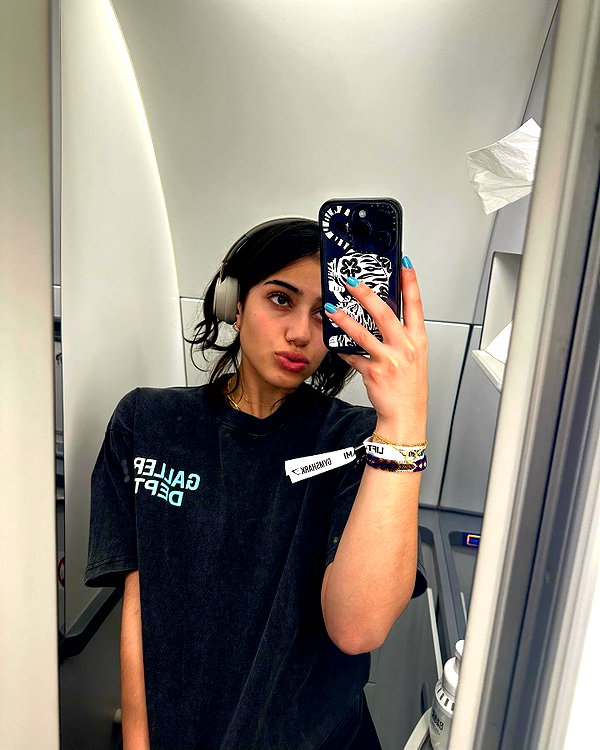 sarasaffari__ instagram image archive image