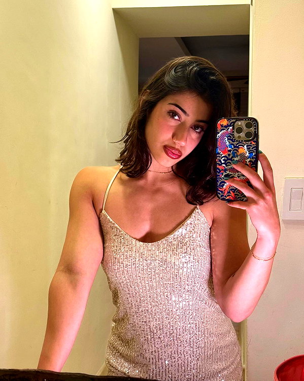 sarasaffari__ instagram image archive image