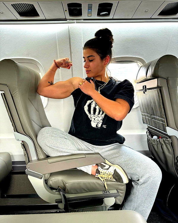sarasaffari__ instagram image archive image