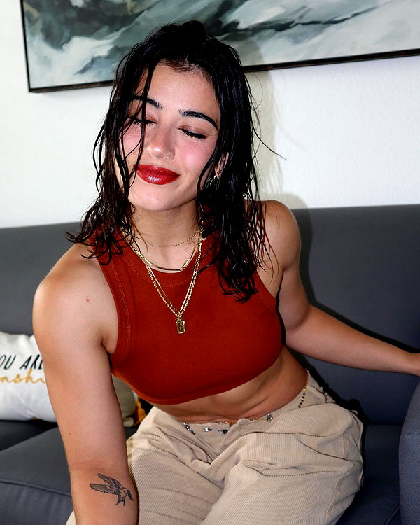 sarasaffari__ instagram image archive image