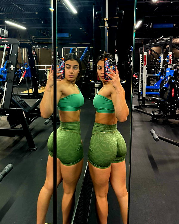 sarasaffari__ instagram image archive image