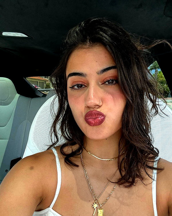 sarasaffari__ instagram image archive image