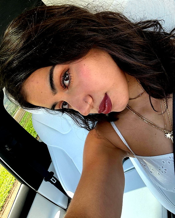 sarasaffari__ instagram image archive image