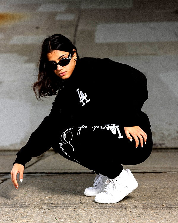 sarasaffari__ instagram image archive image