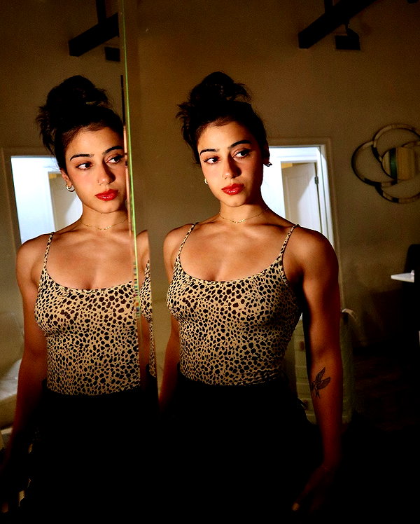 sarasaffari__ instagram image archive image