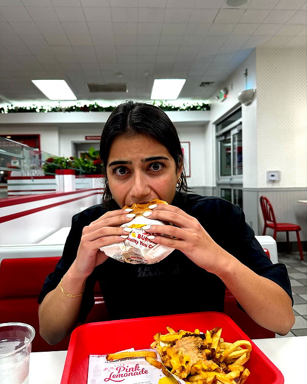 sarasaffari__ instagram image archive image