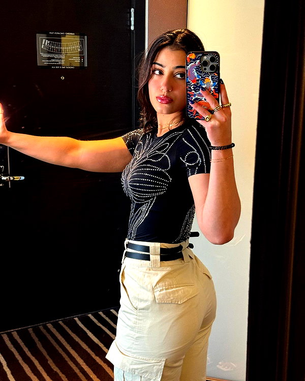 sarasaffari__ instagram image archive image