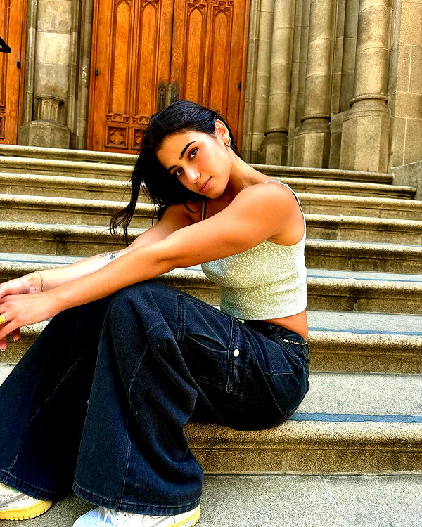 sarasaffari__ instagram image archive image