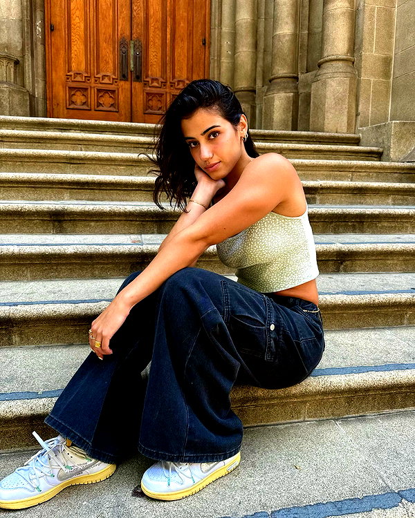 sarasaffari__ instagram image archive image