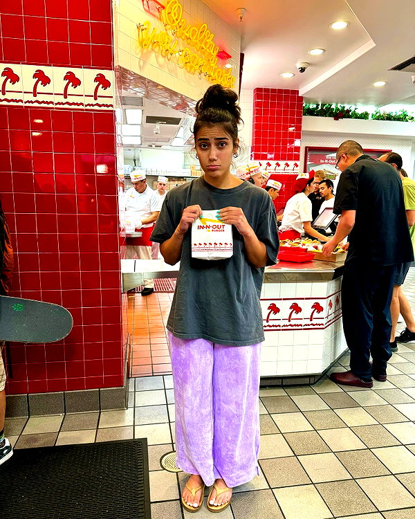 sarasaffari__ instagram image archive image