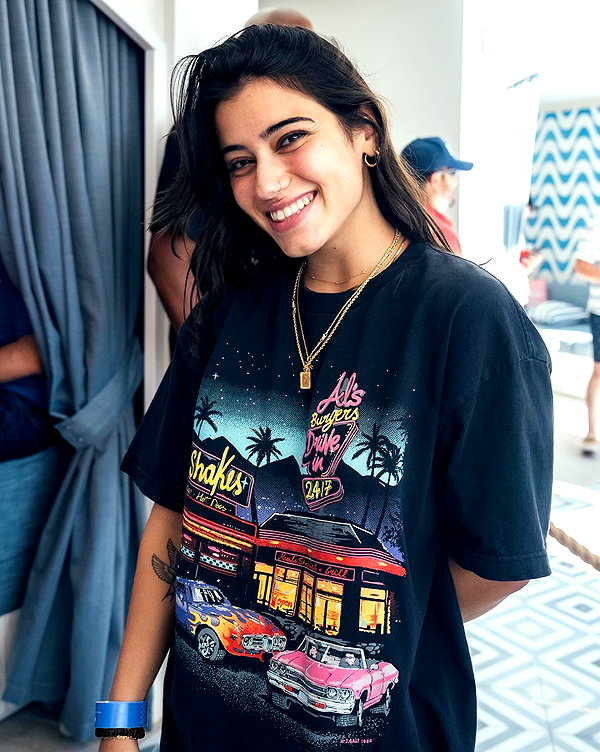 sarasaffari__ instagram image archive image