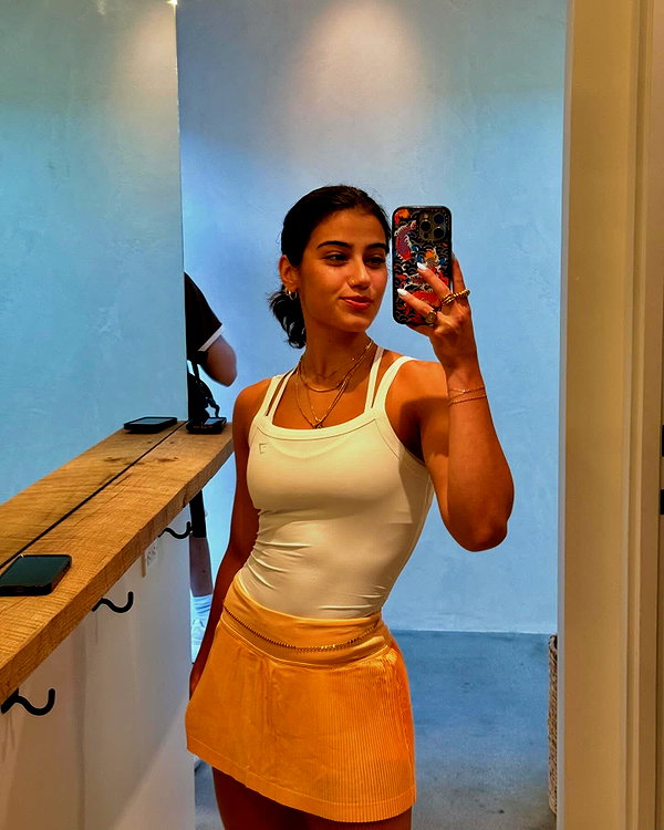 sarasaffari__ instagram image archive image