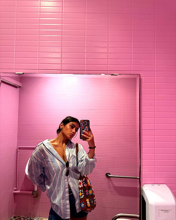 sarasaffari__ instagram image archive image