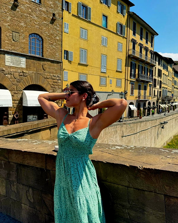 sarasaffari__ instagram image archive image