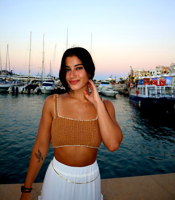 sarasaffari__ instagram image archive image