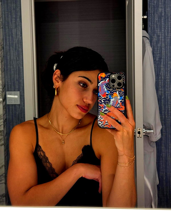 sarasaffari__ instagram image archive image