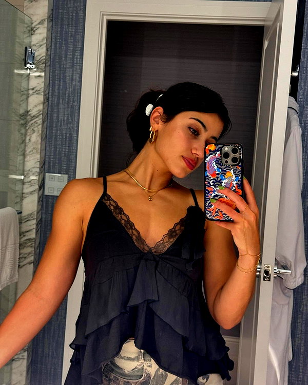 sarasaffari__ instagram image archive image