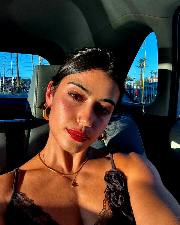 sarasaffari__ instagram image archive image