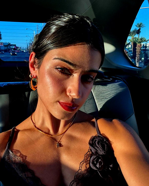 sarasaffari__ instagram image archive image