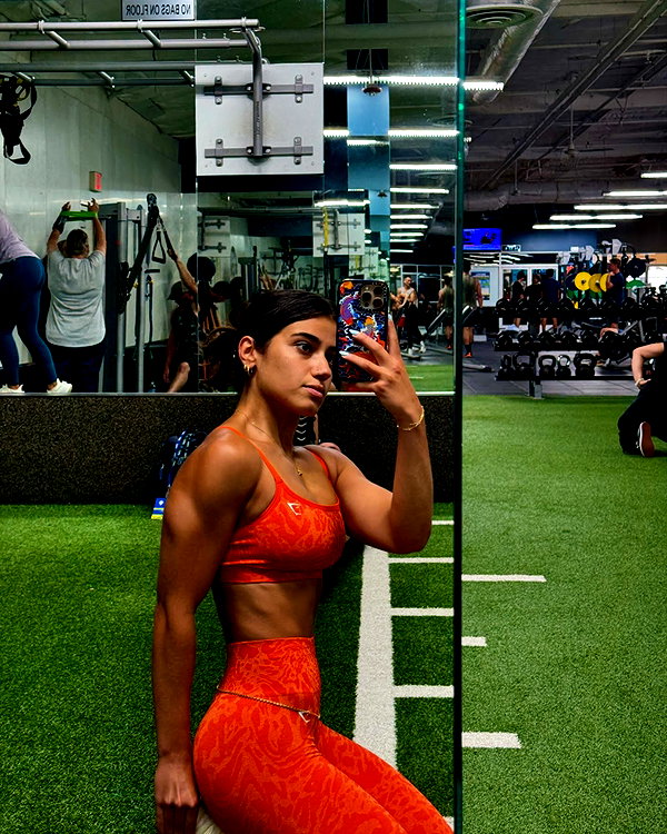 sarasaffari__ instagram image archive image