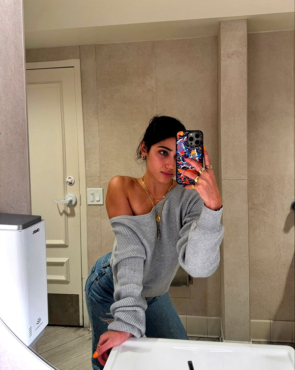 sarasaffari__ instagram image archive image