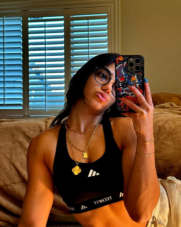 sarasaffari__ instagram image archive image