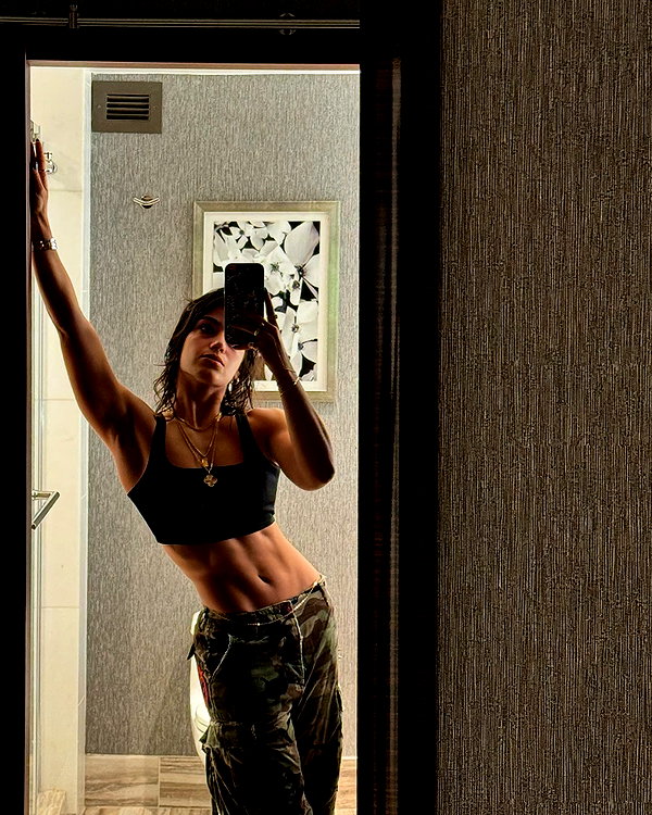 sarasaffari__ instagram image archive image