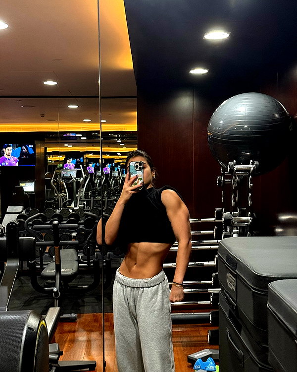 sarasaffari__ instagram image archive image
