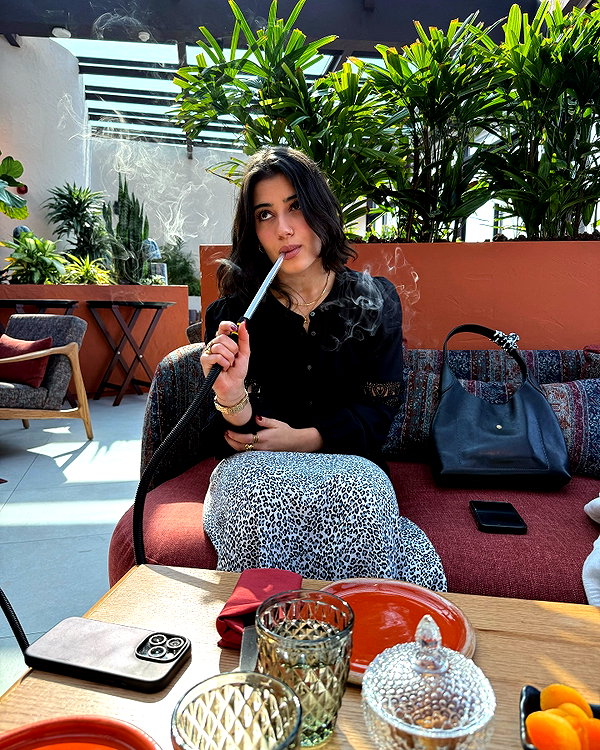 sarasaffari__ instagram image archive image