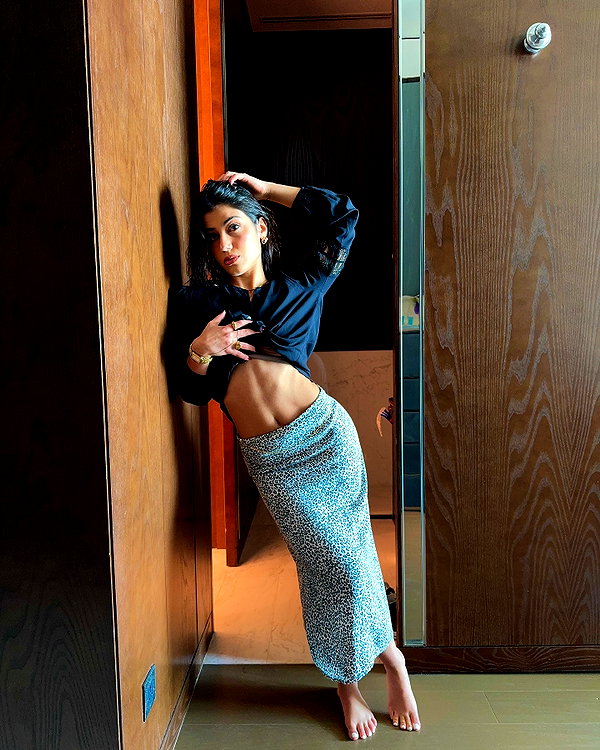 sarasaffari__ instagram image archive image