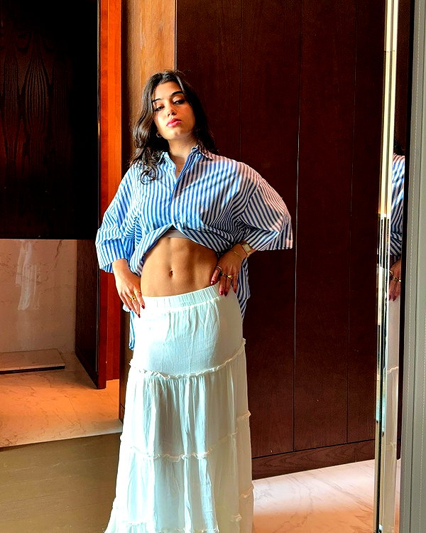 sarasaffari__ instagram image archive image
