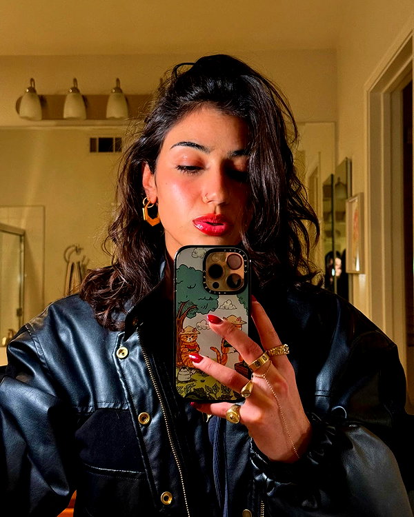 sarasaffari__ instagram image archive image