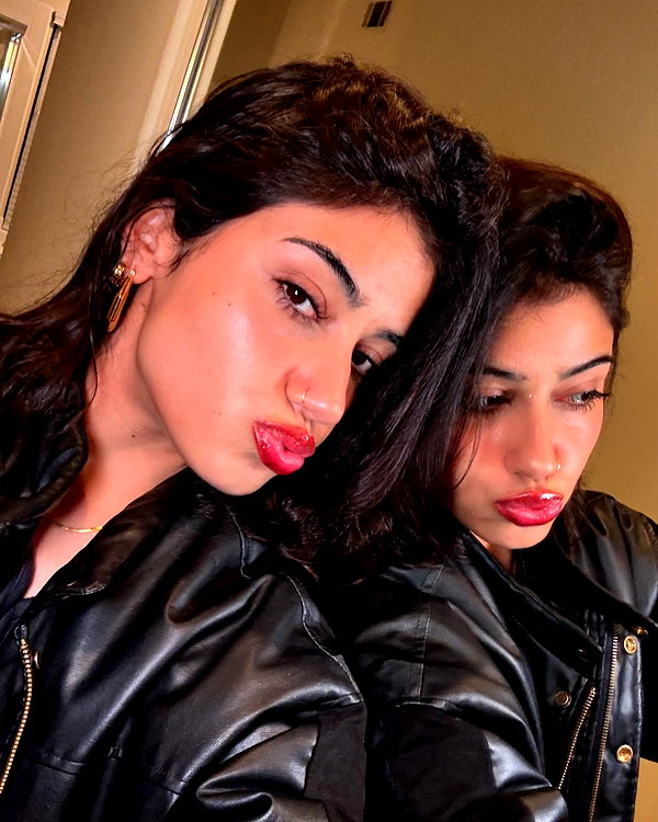 sarasaffari__ instagram image archive image