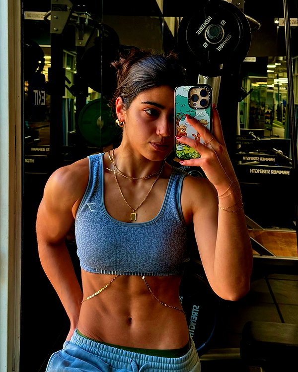 sarasaffari__ instagram image archive image