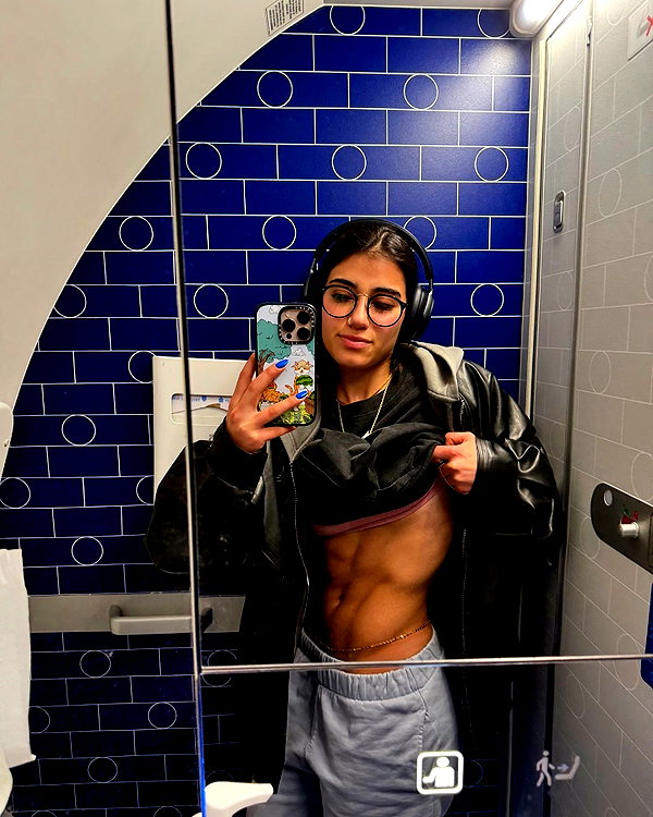 sarasaffari__ instagram image archive image